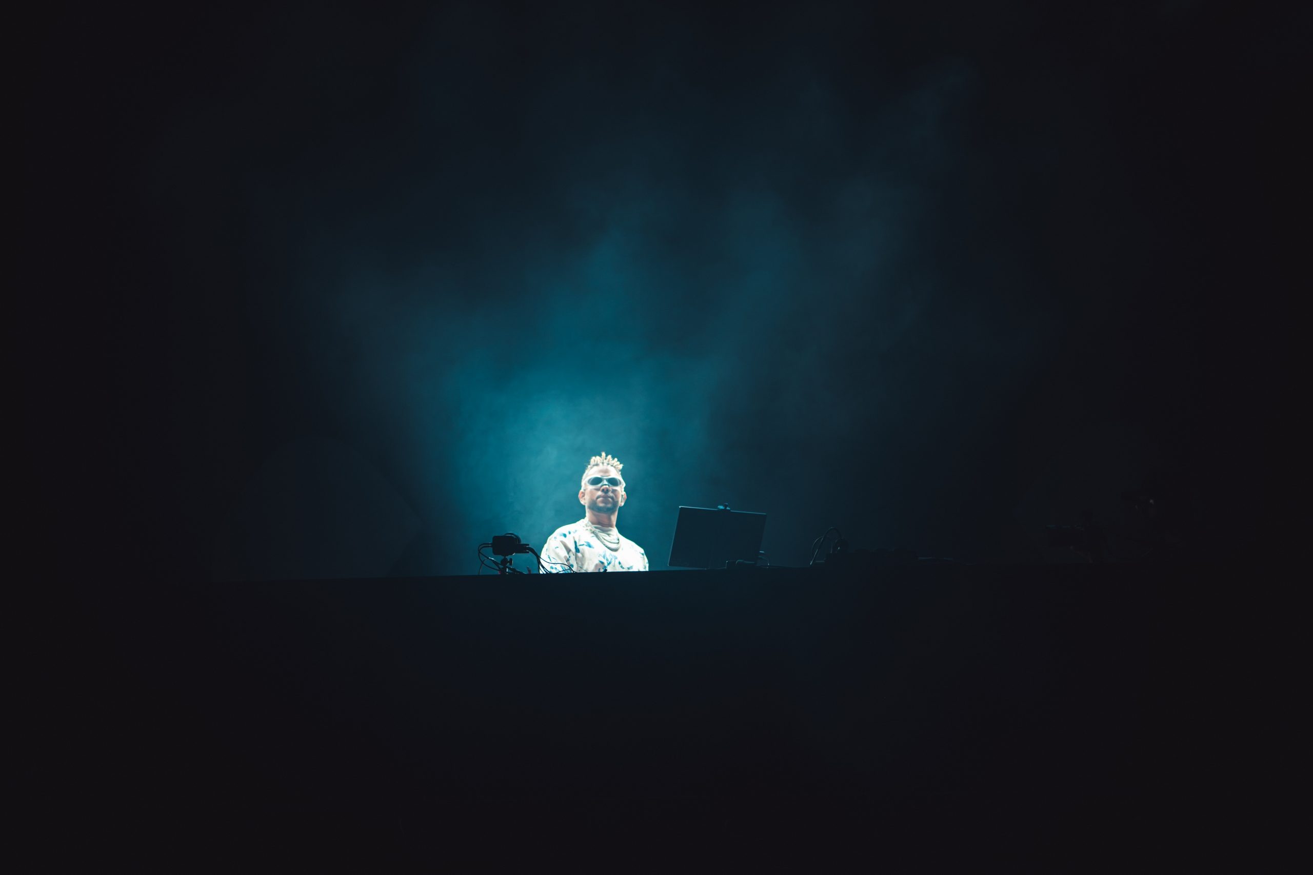 El productor Ovy on the drums en su concierto en el festival BIGSOUND Pontevedra